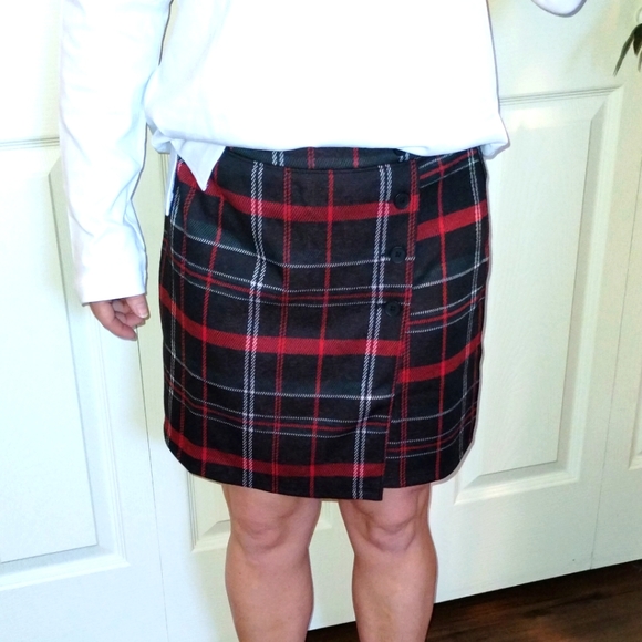 Festive Tartan Plaid Button Detail A-Line Skirt - Picture 4 of 5